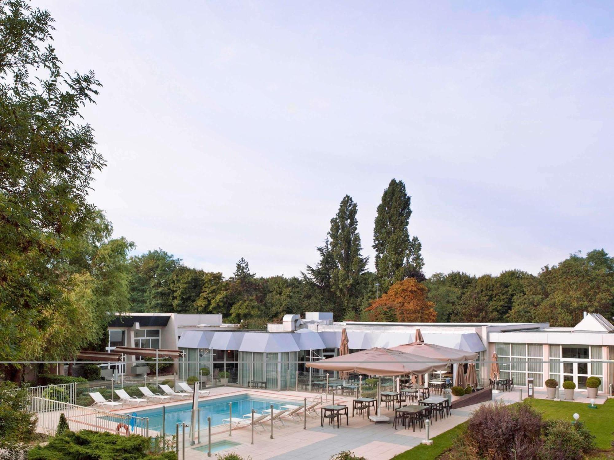 Hotel Novotel Evry Courcouronnes Kültér fotó